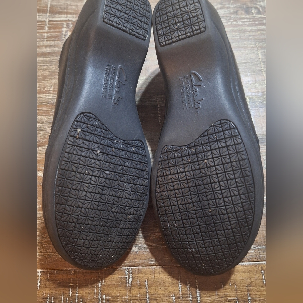 Clarks Women's Slip On‎ Slip Resistant  Size 9 M Black Work Casual Shoes - Picture 4 of 7
